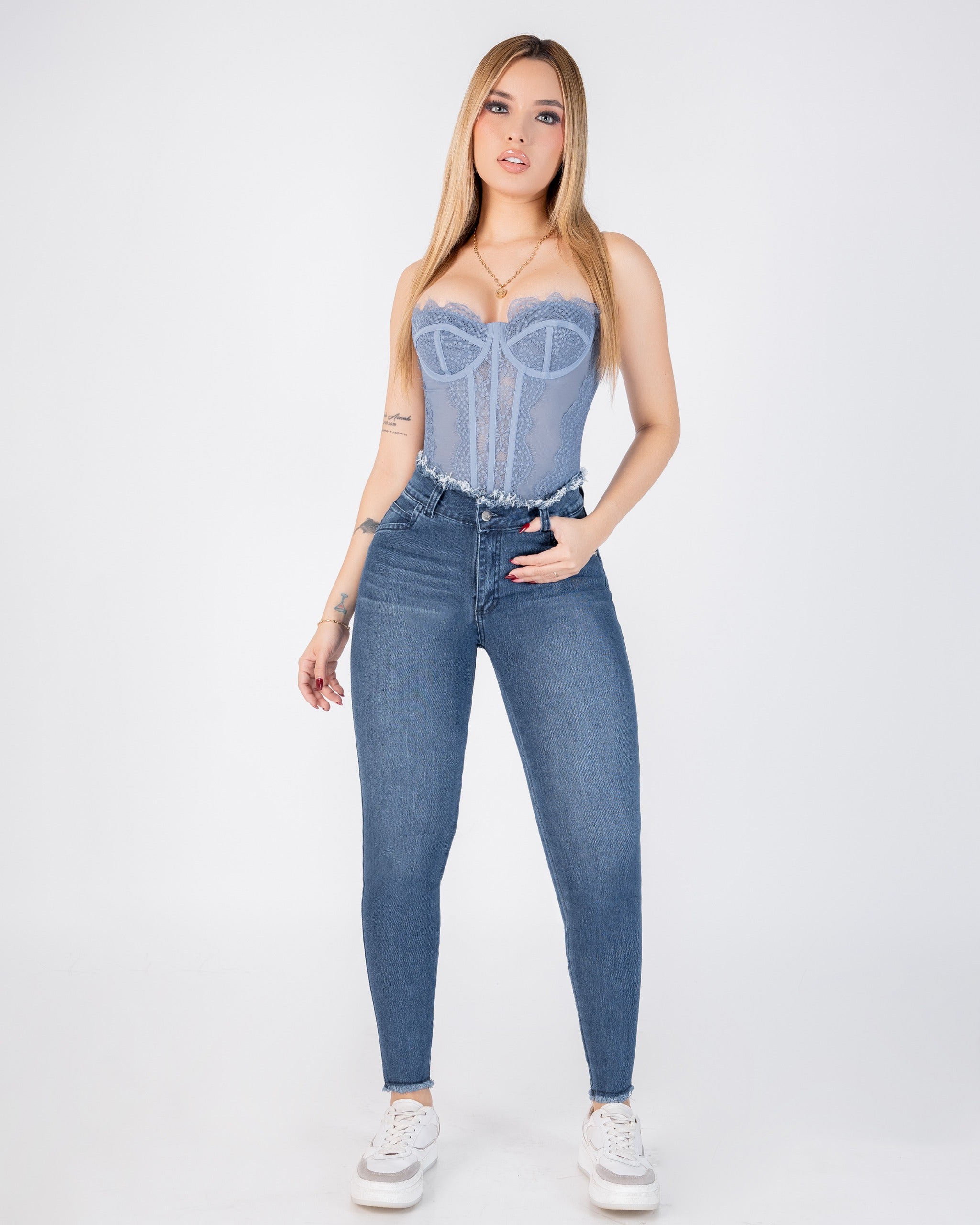 Jean Skinny Stretch Tiro Alto Cintura y Bota Desflecada Azul Medio REF SK4136